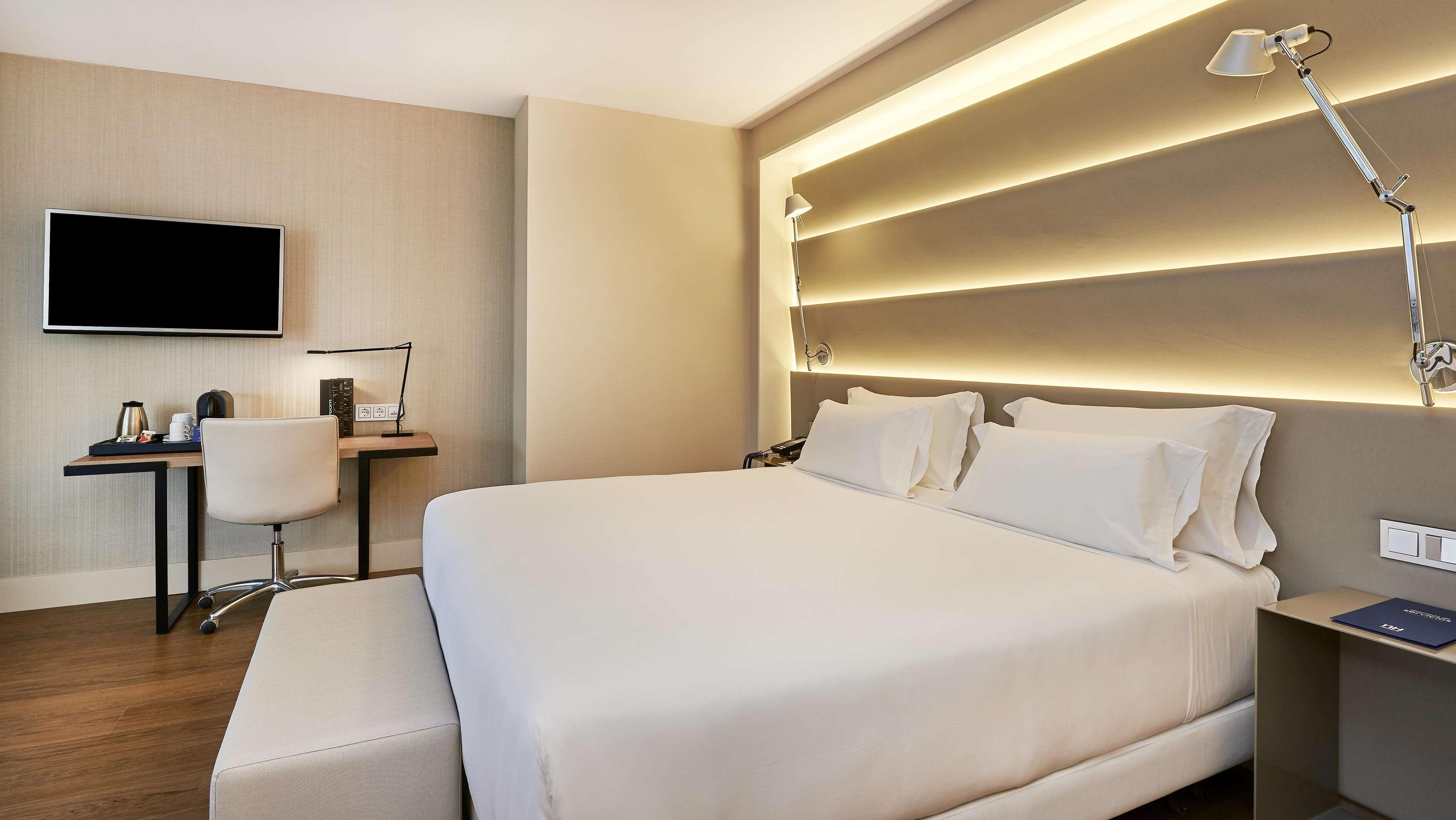 Nh Sants Barcelona Hotel Екстериор снимка