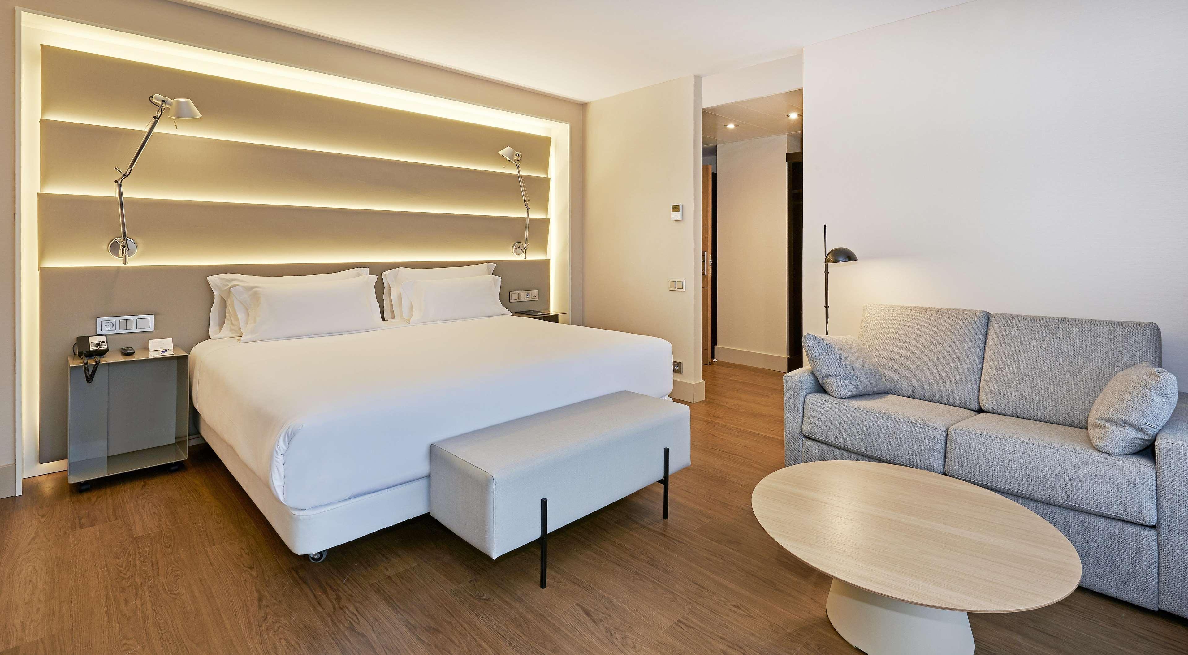 Nh Sants Barcelona Hotel Екстериор снимка