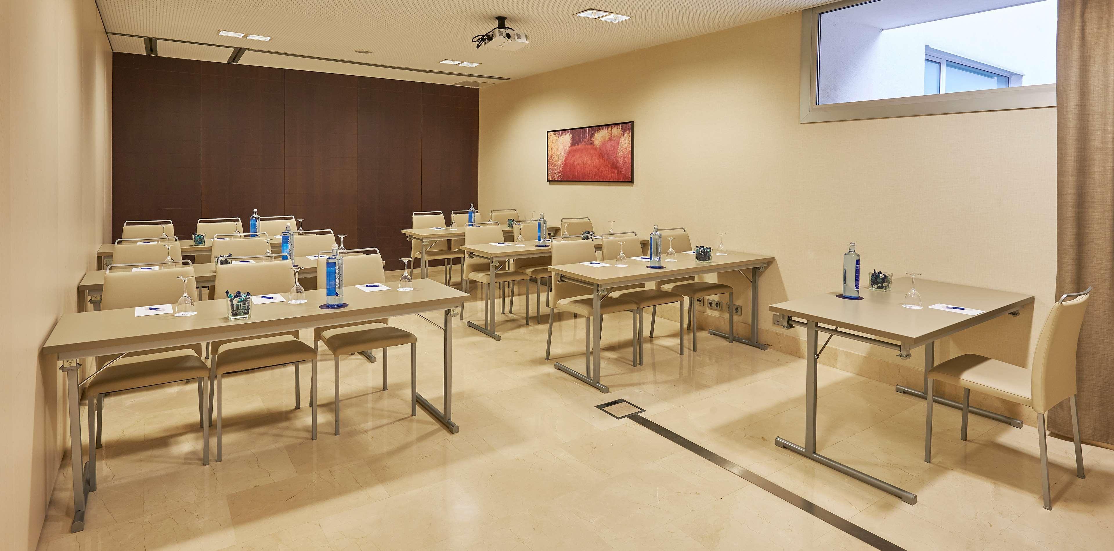 Nh Sants Barcelona Hotel Екстериор снимка