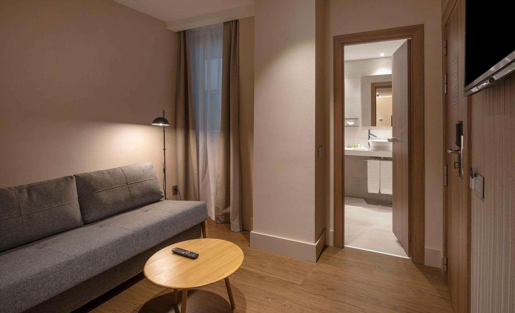 Nh Sants Barcelona Hotel Екстериор снимка